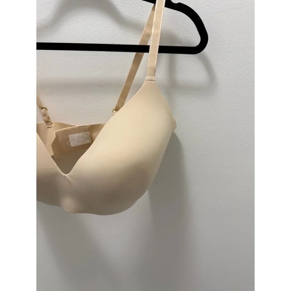 Knix Wingwoman Countour Bra Beige Nude Wireless Multi-Way Seamless Size 8 Medium